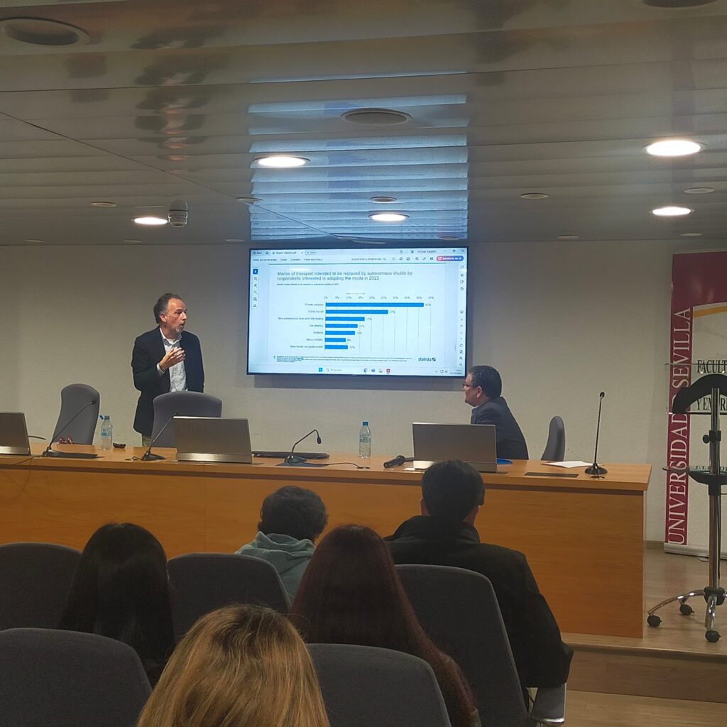 Cayetano Medina analiza la movilidad urbana sostenible y su impacto en el turismo en las XI Jornadas de la Cátedra Metropol Parasol